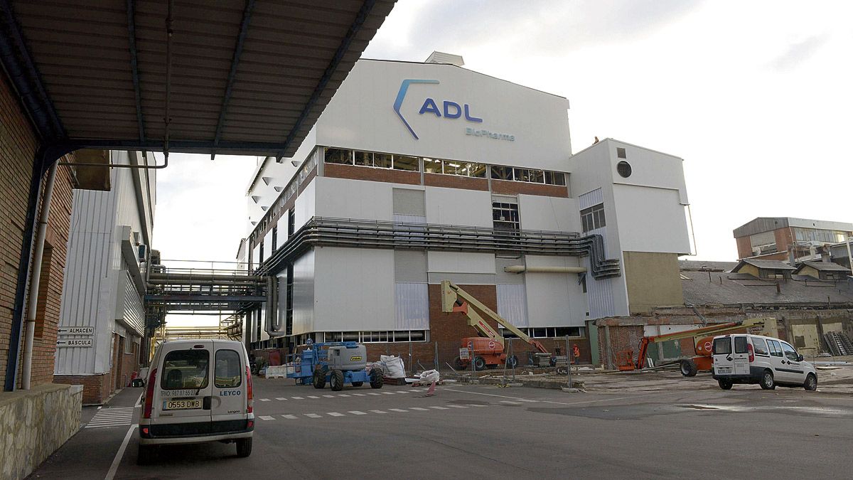 Imagen exterior de la planta de ADL Biopharma. | MAURICIO PEÑA