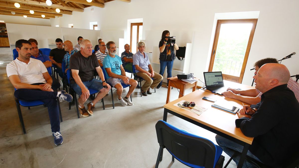 Reunión de la Mesa del Castaño en Borrenes. | ICAL