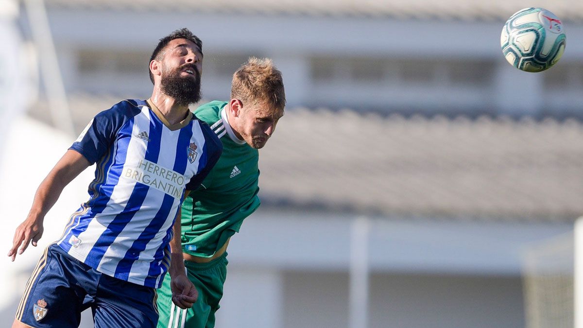 Carlos Bravo, que descansó ante el Barco, apunta a volver a tener hoy minutos. | REAL OVIEDO