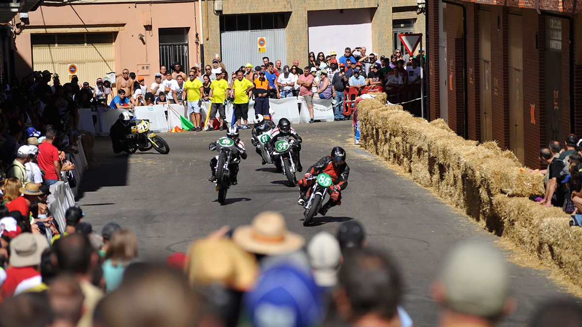 El Gran Premio de La Bañeza ya cuenta las horas para volver a sentir los motores. L.N.C.