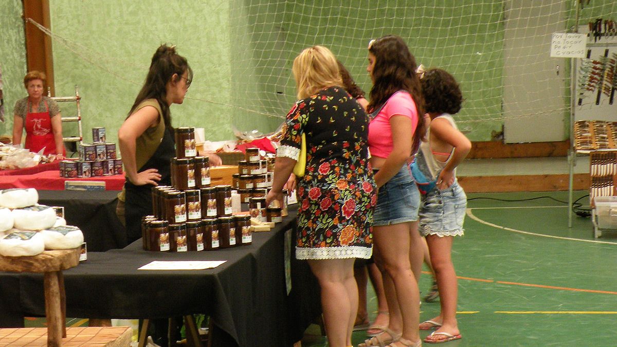 El recinto ferial abrió sus puertas con stands artesanos y agroalimentarios. | E. NIÑO