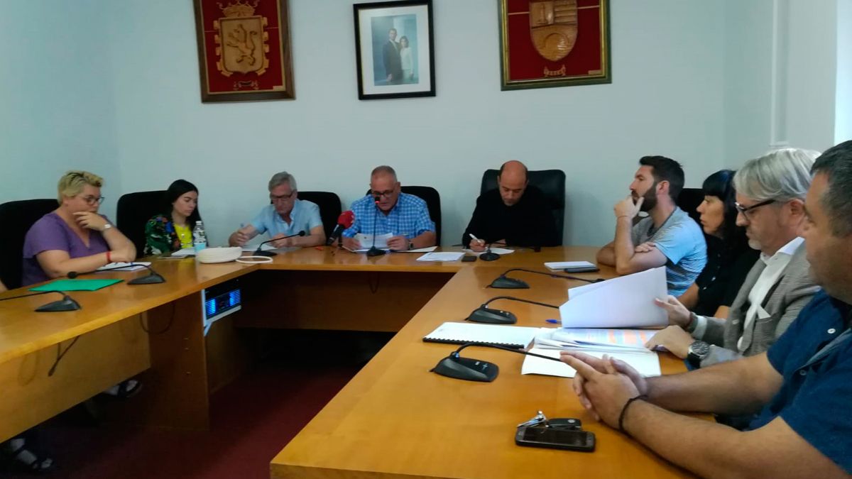 Momentos del pleno extraordinario solicitado por la oposición. | M.I. Momentos del pleno extraordinario solicitado por la oposición. | M.I.