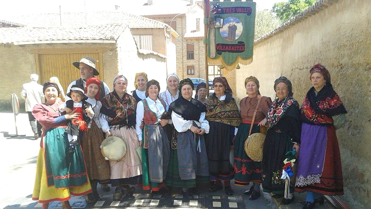 El grupo de bailes regionales 'Tres Valles'.