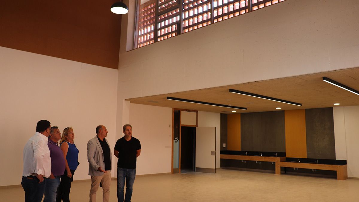 Los concejales del equipo de gobierno de Villaquilambre durante la visita al centro. | L.N.C. Los concejales del equipo de gobierno de Villaquilambre durante la visita al centro. | L.N.C.