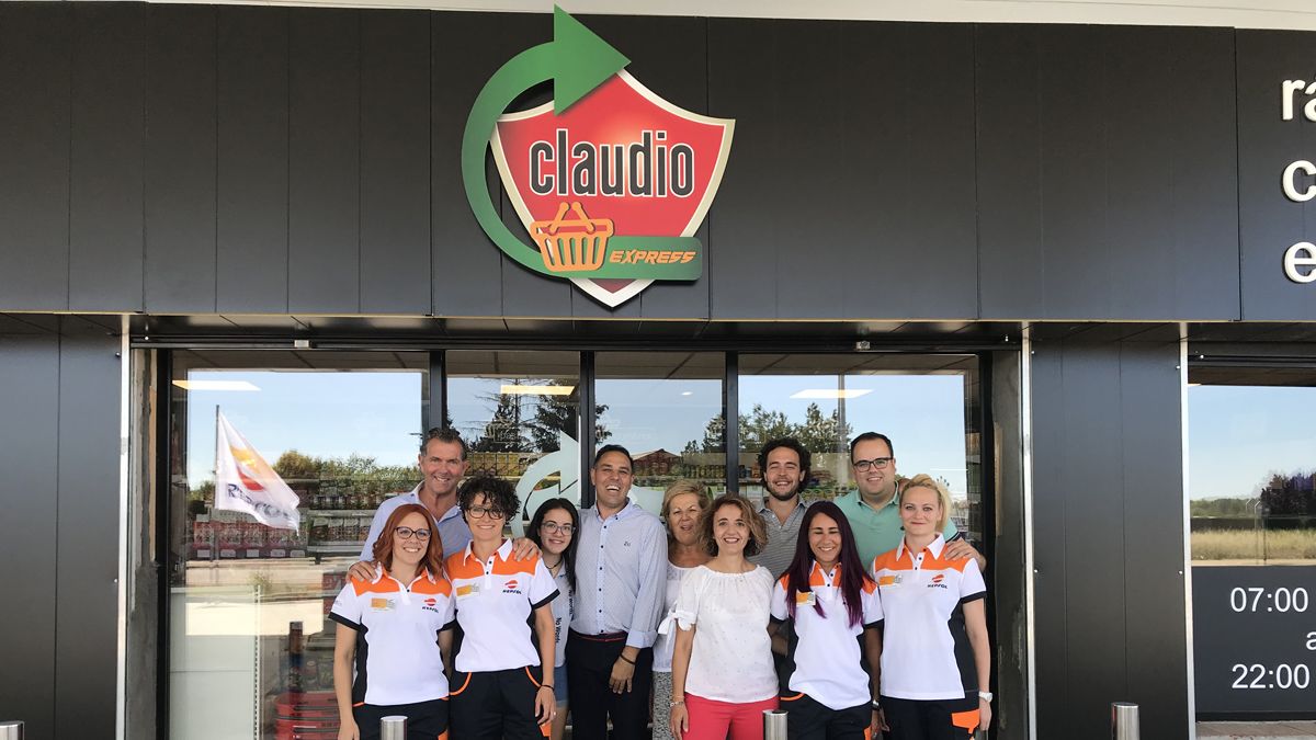 Apertura del supermercado Claudio Express en la estación de servicio de Ribera del Órbigo