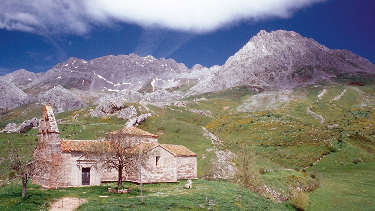 Iglesia de Torrebarrio en una imagen de archivo. | CUATRO VALLES