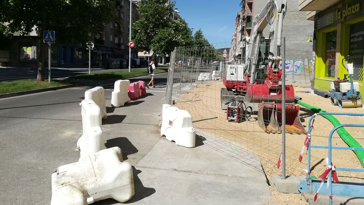 Las obras se han parado temporalmente en la avenida América de Ponferrada. | D.M.