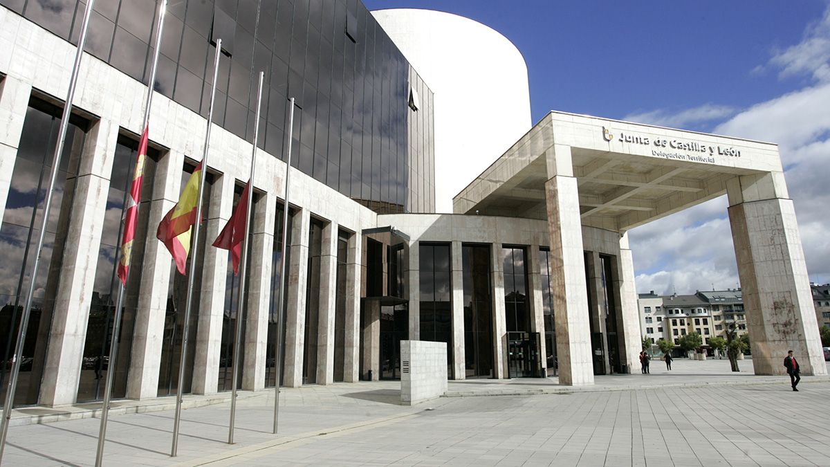 La sede de la Delegación Territorial de la Junta en León. | CARLOS S. CAMPILLO (ICAL)