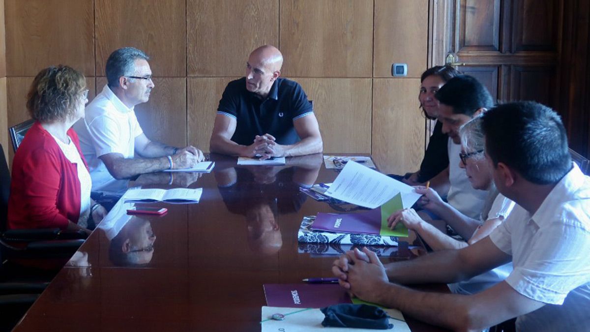La reunión entre PSOE y Podemos-Equo se celebró ayer por la tarde en el Ayuntamiento. | L.N.C.