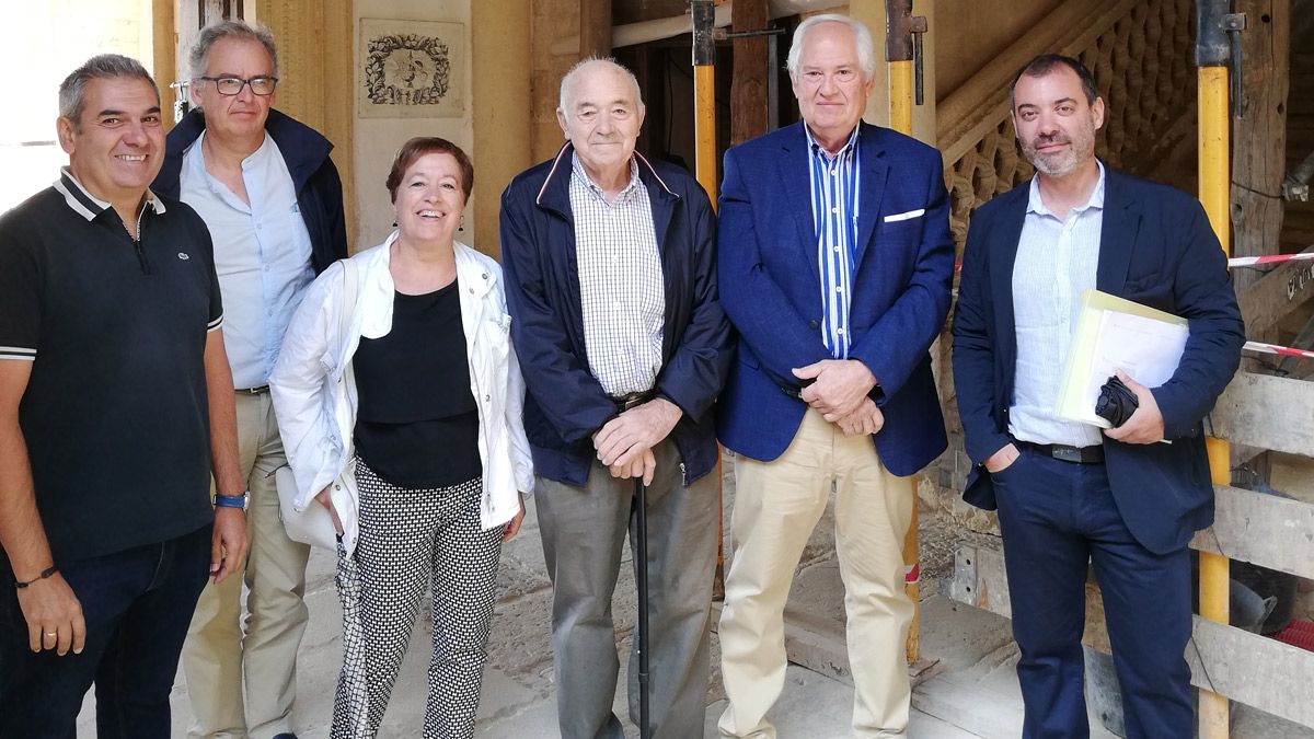 Visita que ha realizado el delegado a las obras de restauración del Palacio de Grajal de Campos. Visita que ha realizado el delegado a las obras de restauración del Palacio de Grajal de Campos.