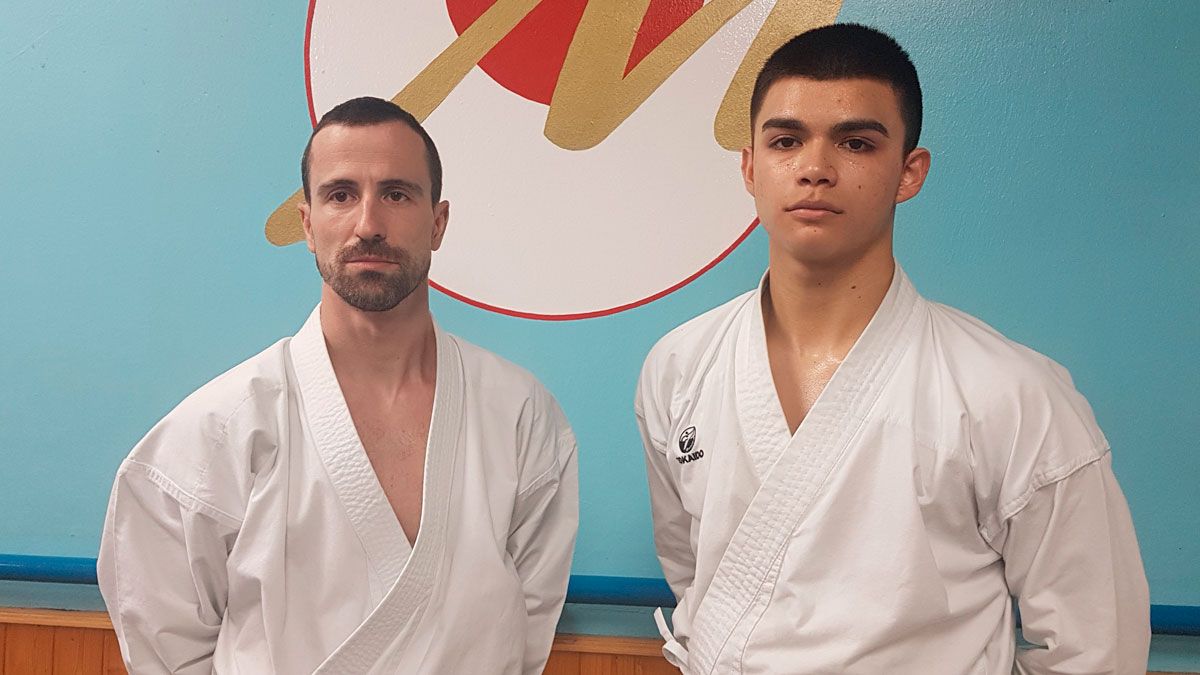 Ankar, a la derecha, junto a su entrenador Valentín. | l.n.c. Ankar, a la derecha, junto a su entrenador Valentín. | l.n.c.