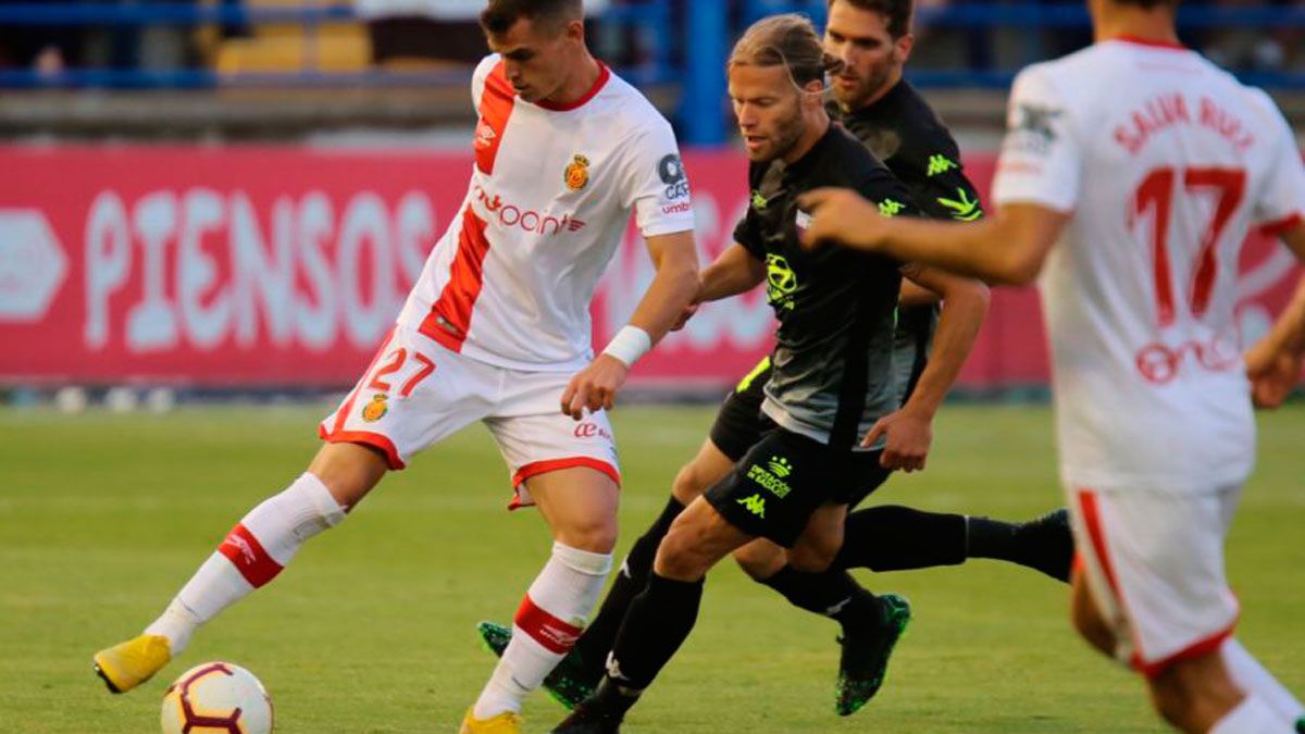 Aitor Fernández presiona a un jugador del Mallorca. | LALIGA Aitor Fernández presiona a un jugador del Mallorca. | LALIGA