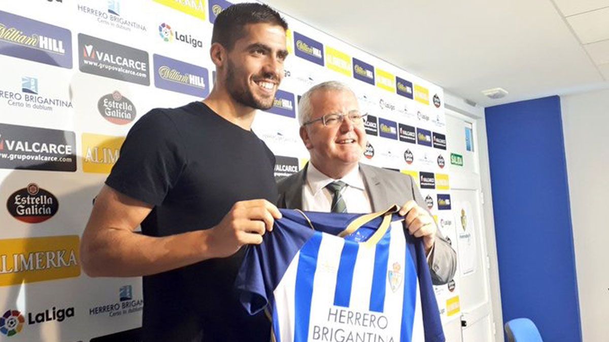 Noguera, en su presentación como nuevo jugador de la Ponferradina. | SDP Noguera, en su presentación como nuevo jugador de la Ponferradina. | SDP