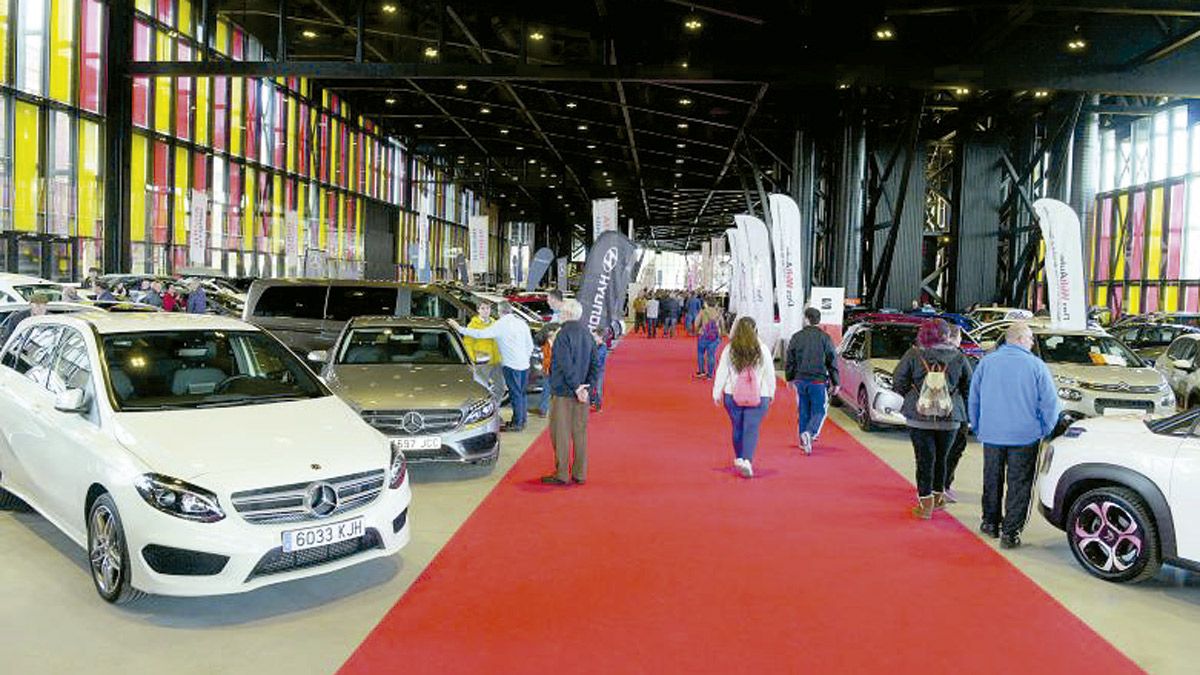 Una feria de automóviles celebrada en el Palacio de Congresos. | MAURICIO PEÑA