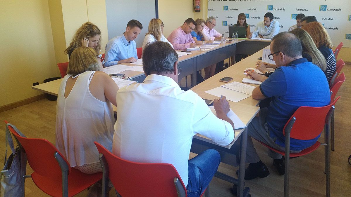 La comisión de Hacienda se celebró ayer en el Ayuntamiento. | L.N.C.