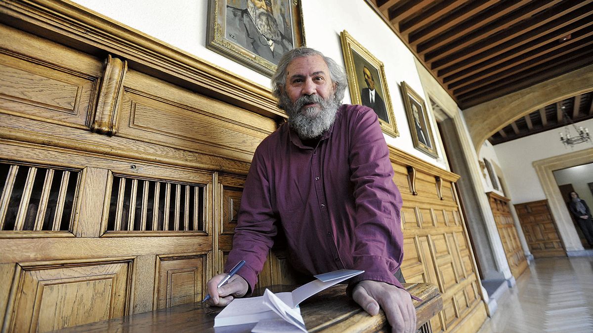 El periodista de La Nueva Crónica y escritor, Fulgencio Fernández, es uno de los cuatro ponentes. | DANIEL MARTÍN