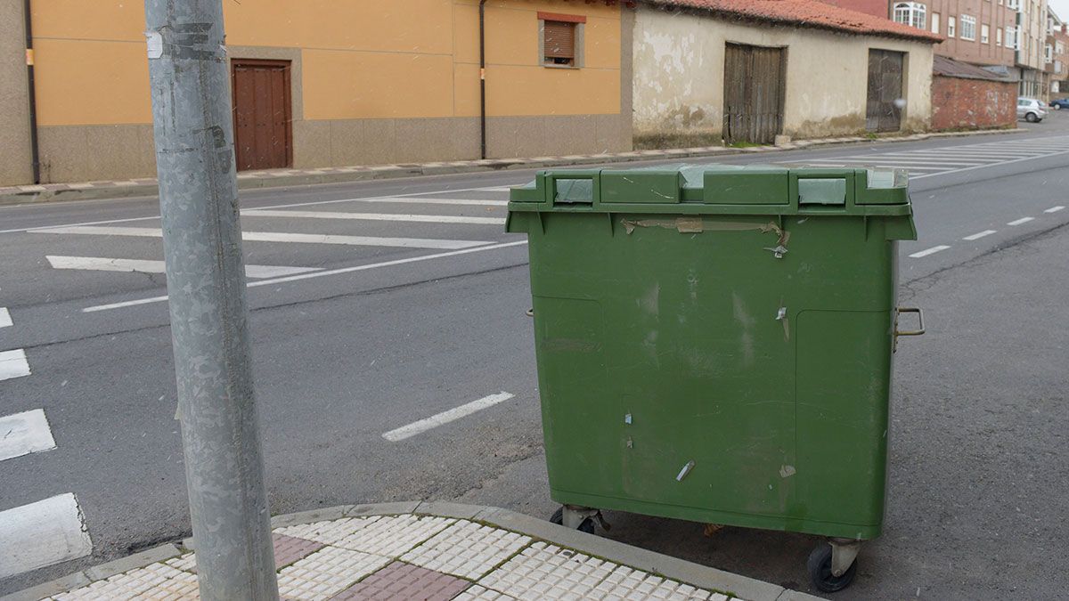 Un contenedor en una de las calles del municipio de Villaquilambre. | MAURICIO PEÑA