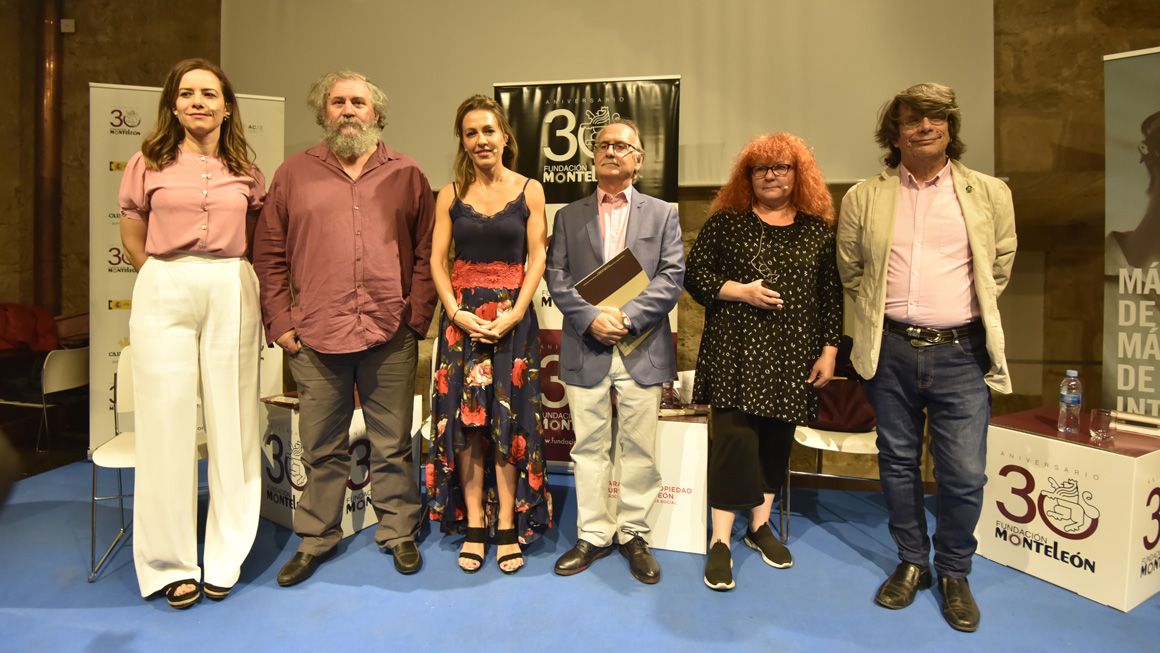 Un momento de la mesa de debate celebrada este jueves en el Palacio del Conde Luna. | SAÚL ARÉN