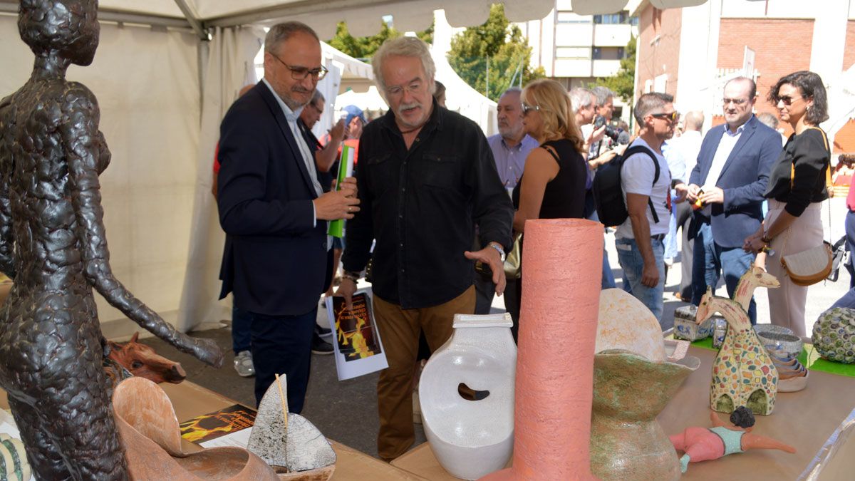 Olegario Ramón y Gerardo Queipo, en la inauguración de la Feria este viernes. | D.M.