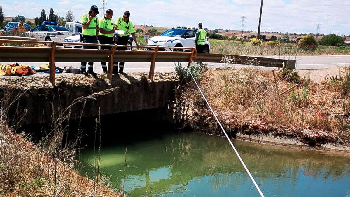 El pasado 12 de julio un matrimonio perdió la vida tras caer con su coche a un canal en San Millán de los Caballeros. | BOMBEROS DE LEÓN