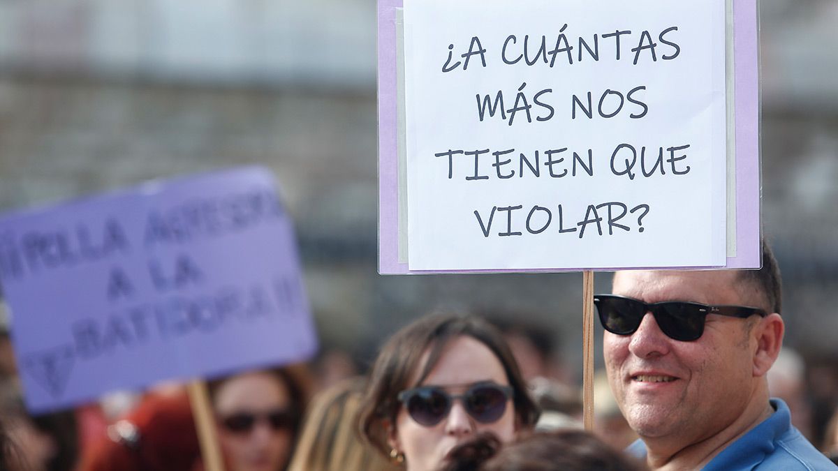 Una pancarta de una manifestación en León por el caso de ‘La Manada’. | ICAL