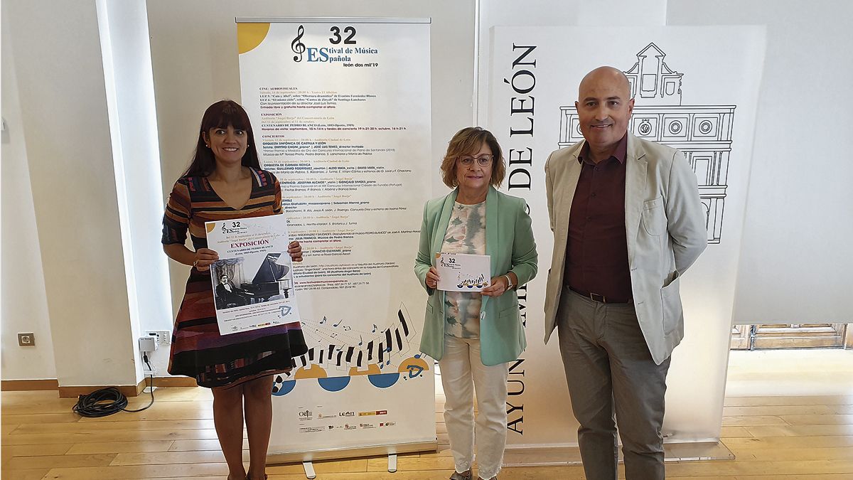 Julia Franco, Evelia Fernández y Miguel Fernández Llamazares durante la presentación.