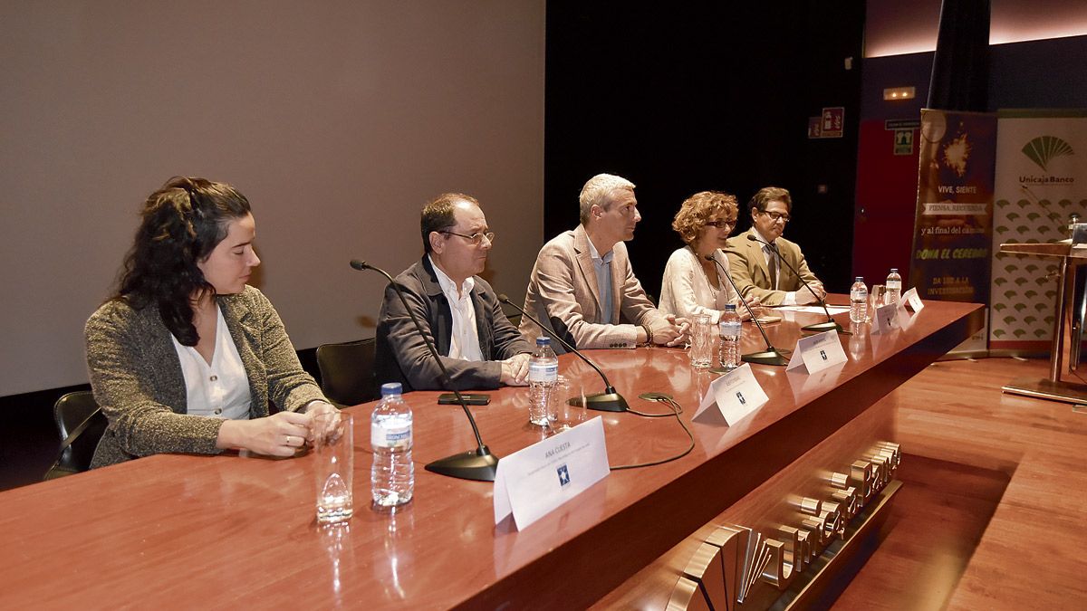 La mesa de debate se celebró en el salón de actos de Unicaja. | SAÚL ARÉN La mesa de debate se celebró en el salón de actos de Unicaja. | SAÚL ARÉN