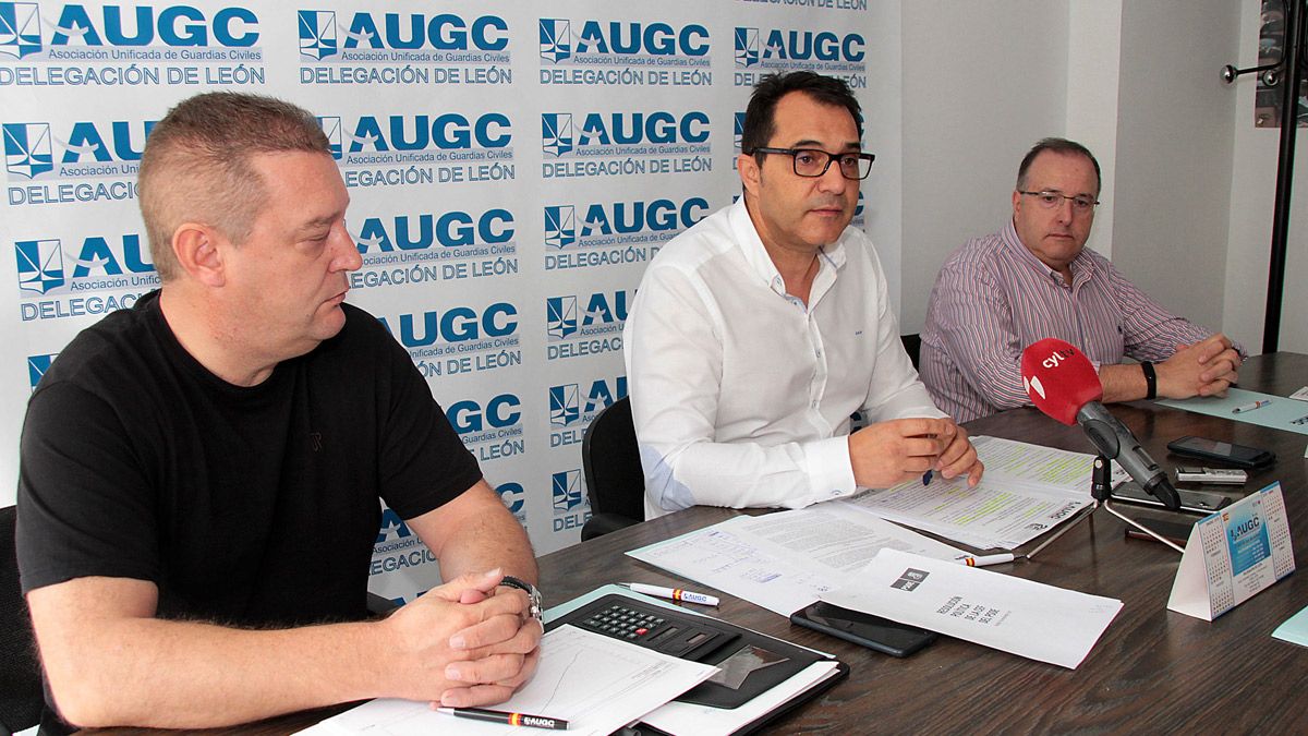 Ramón Domínguez, Manuel Moya y José Alberto García en la rueda de prensa de AUGC. | ICAL