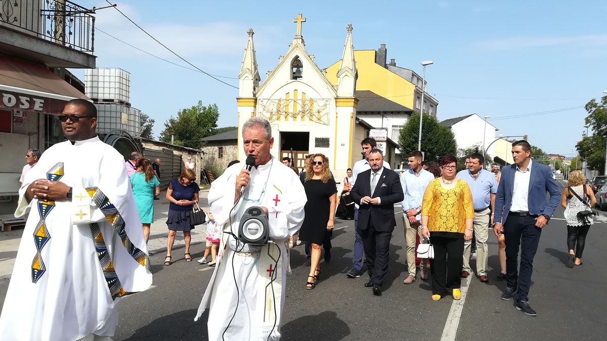 Alcalde y concejales se sumaron a la procesión del día grande de sus fiestas y repasaron los proyectos para el pueblo. | D.M.