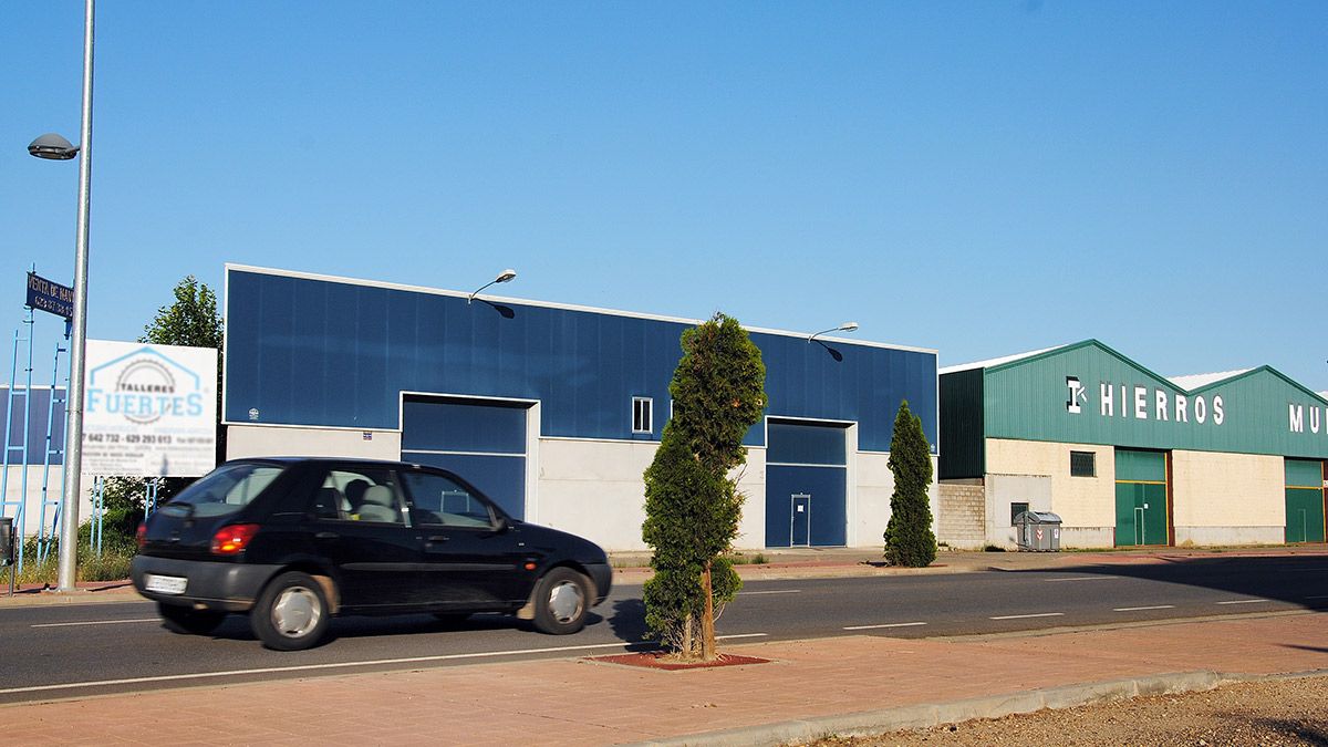 Vista exterior de la planta de distribución de aceite ubicada en el polígono industrial ‘La Sementera’ de La Bañeza.