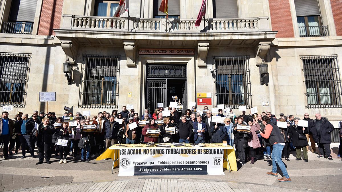 Protesta de autónomos protagonizada por Aupa en la ciudad de León. | SAÚL ARÉN