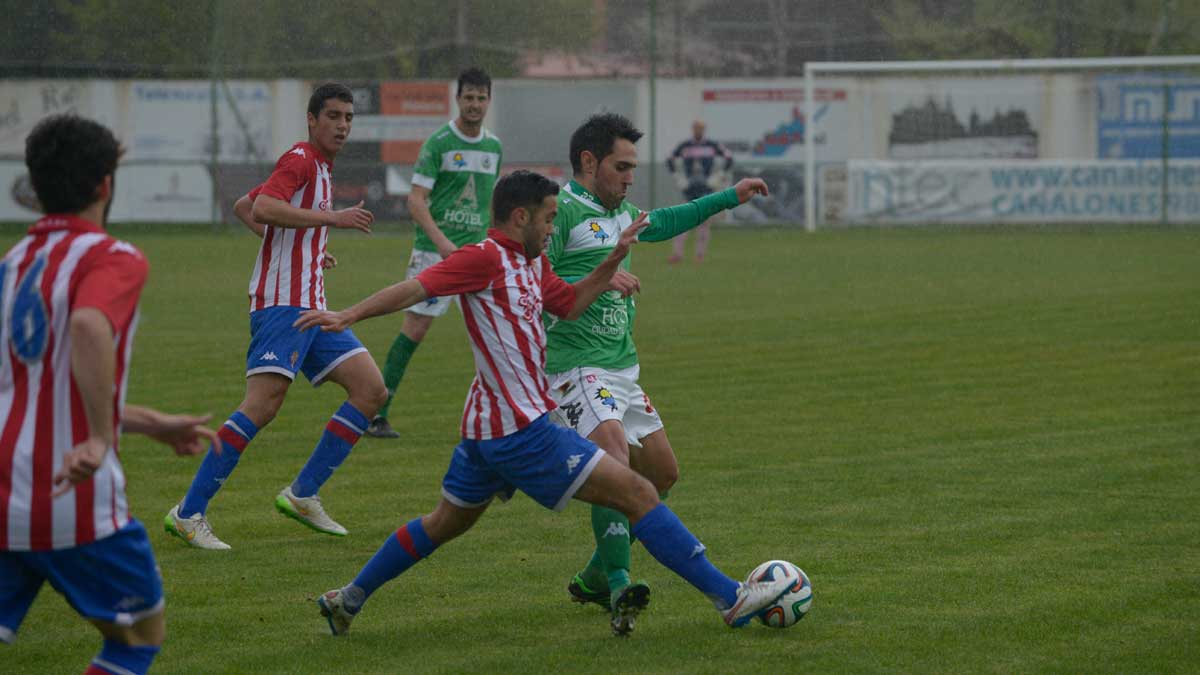 Porfirio Puente, en un partido de esta temporada con el Astorga. | MAURICIO PEÑA
