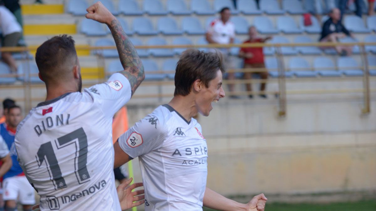 Luque y Dioni celebran un gol frente al Athletic B. | MAURICIO PEÑA