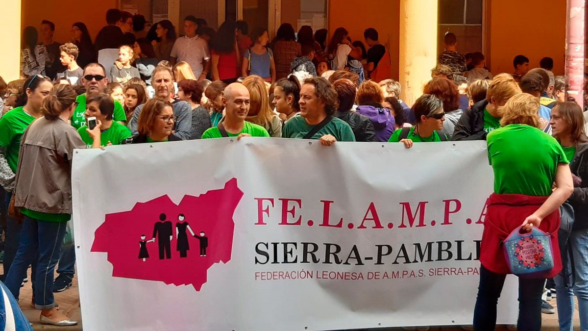 Protesta del pasado lunes a las puertas del instituto coyantino. | L.N.C.