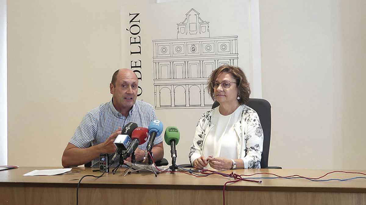 Alberto Díaz Nogal y Evelia Fernández durante la presentación.
