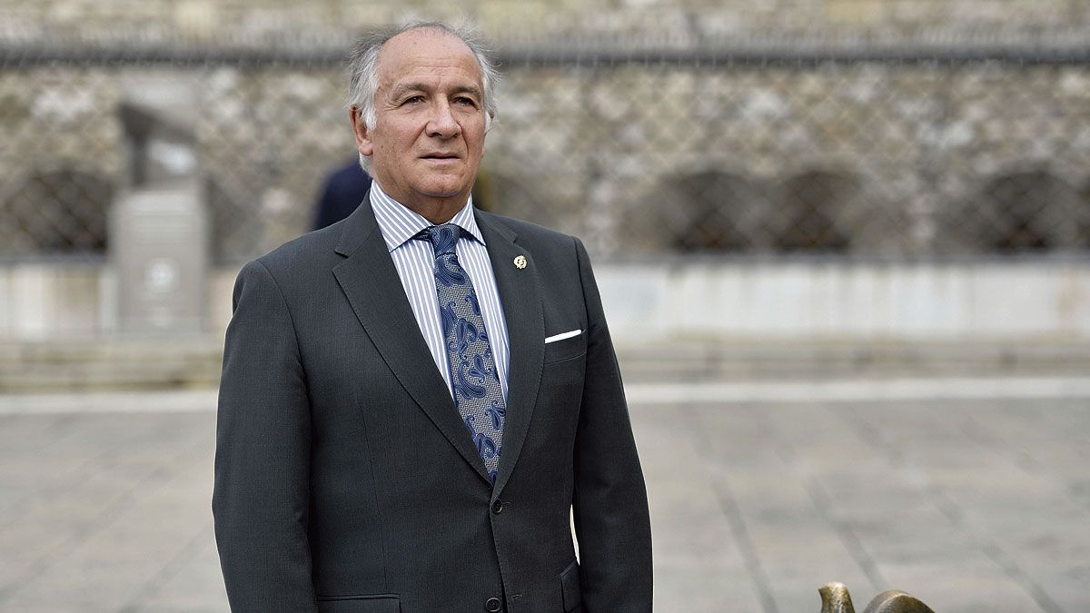 Antonio Jarrín, decano del Colegio Oficial de Titulares Mercantiles, durante la entrevista. | SAÚL ARÉN