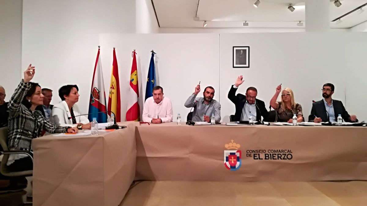 En las votaciones el PP se abstuvo ante la solicitud de CB. | M.I. En las votaciones el PP se abstuvo ante la solicitud de CB. | M.I.