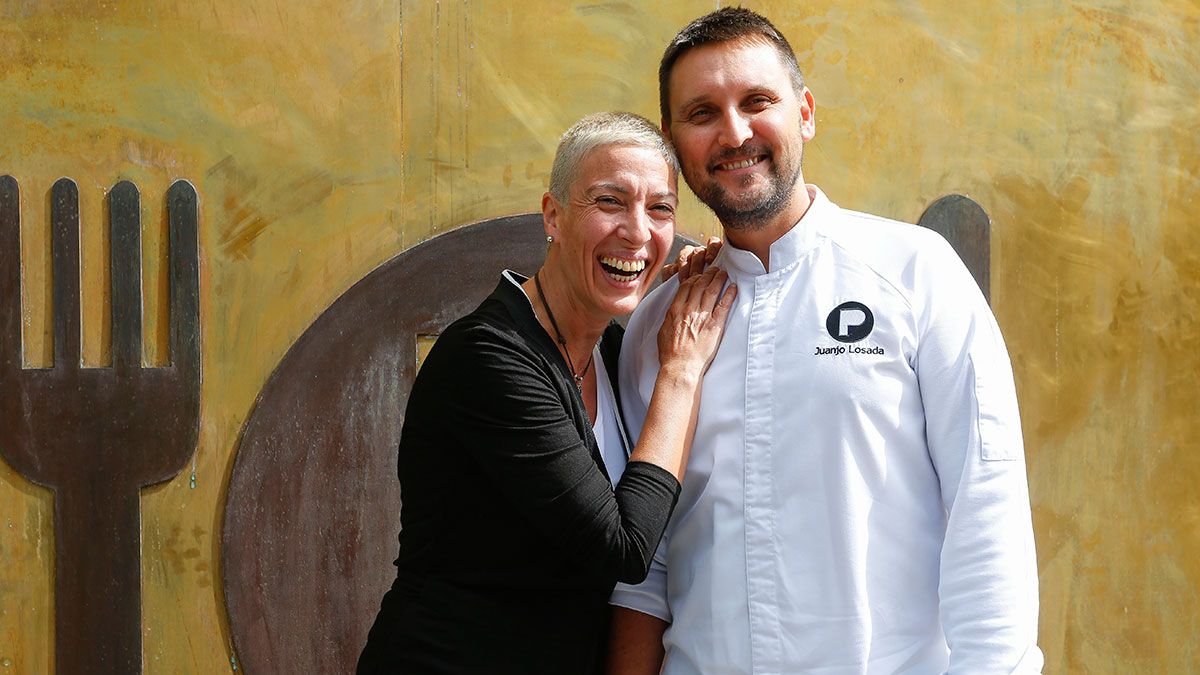 Yolanda Rojo y Juanjo Losada, este miércoles, en su ‘estrellado’ restaurante Pablo, en la carretera de Los Cubos. | ICAL