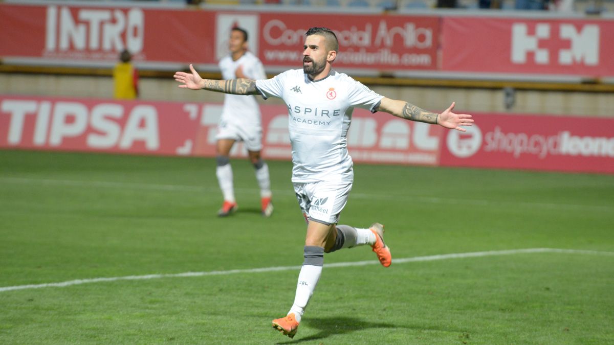 Dani Pichín celebra su gol ante el Burgos. | MAURICIO PEÑA