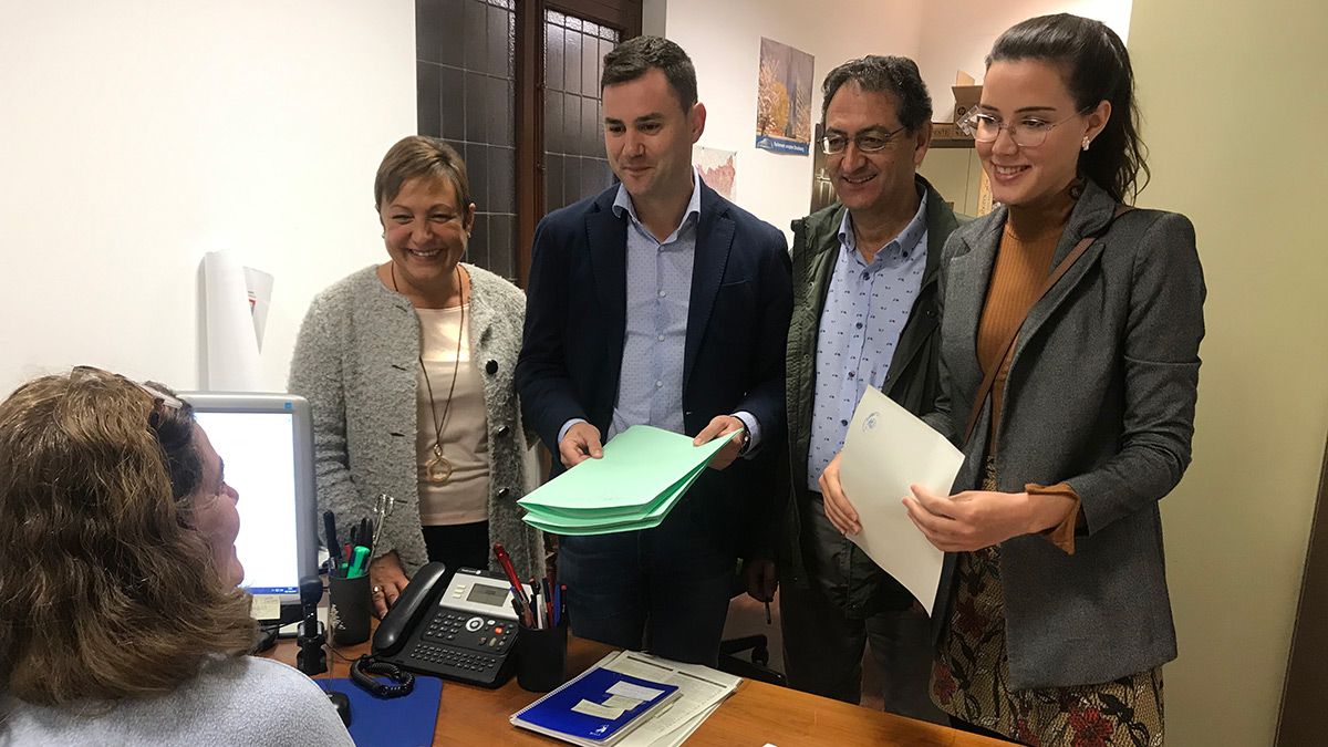 Presentación de las candidaturas ante la Junta Electoral Provincial. | L.N.C. Presentación de las candidaturas ante la Junta Electoral Provincial. | L.N.C.