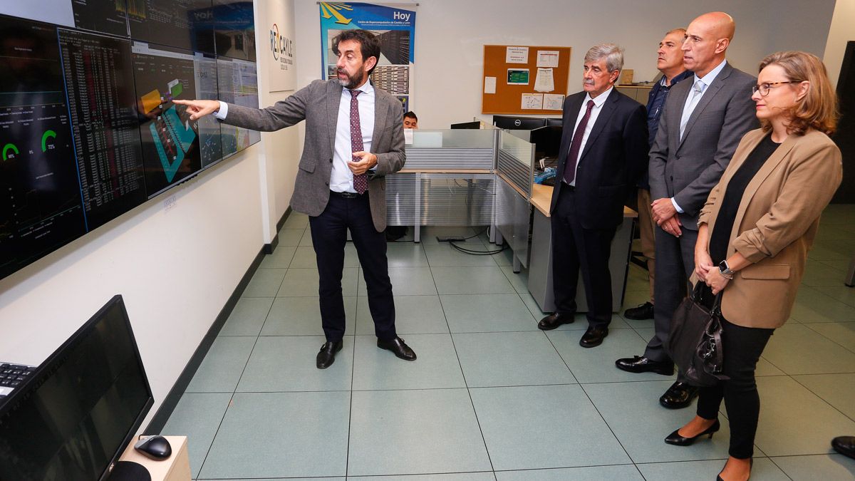 Un instante de la visita a las instalaciones del centro de supercomputación. | ICAL