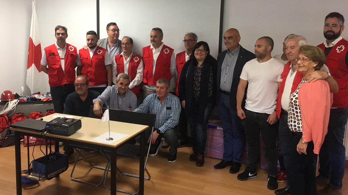 Voluntarios de Villafranca, autoridades y representantes de  Cruz Roja. | C.R.