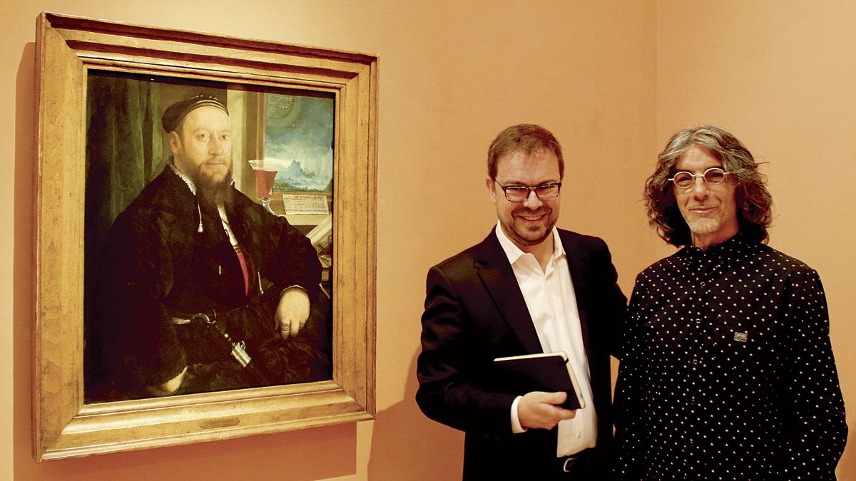 Javier Sierra, director de las jornadas de ‘ocultura’, con el astrólogo Vicente Cassanya.