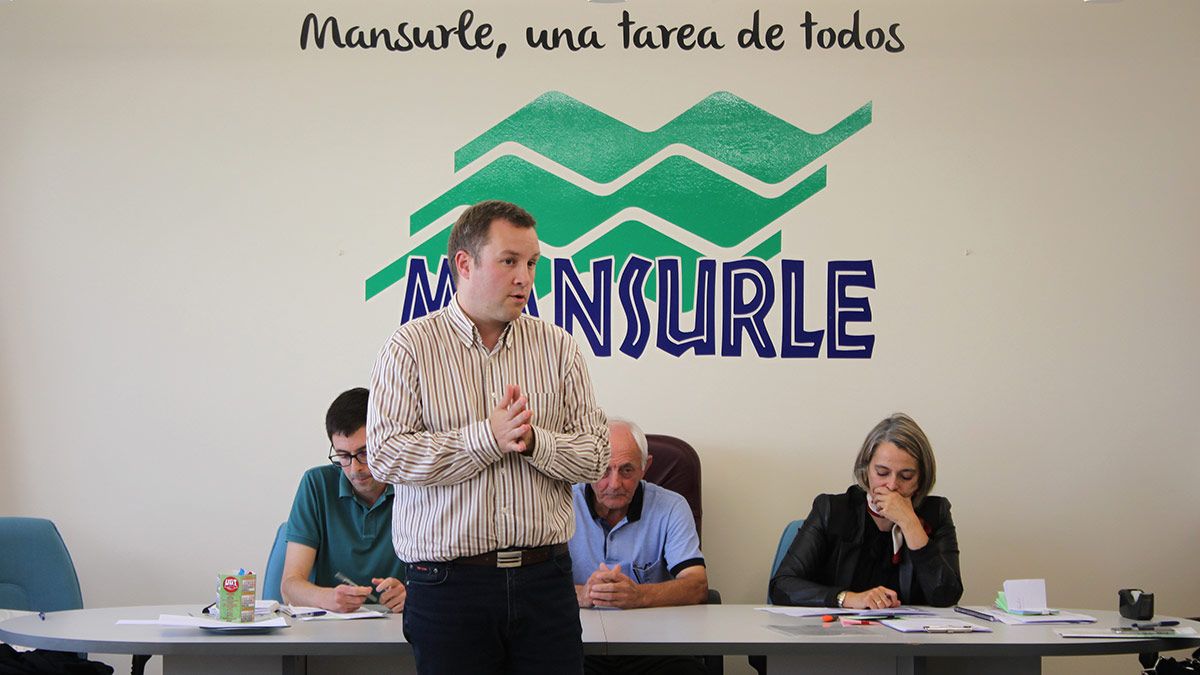 Javier Revilla tras ser elegido presidente de Mansurle al obtener 13 votos en la asamblea celebrada este viernes. | T.G.