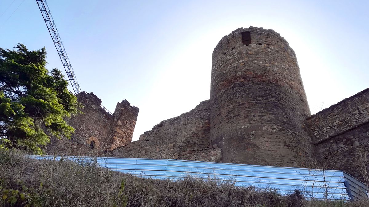 El llamado cubo del duque, en el castillo viejo, el duque de Arjona don Fadrique encerró a su esposa Aldonza Mendoza. | D.M. El llamado cubo del duque, en el castillo viejo, el duque de Arjona don Fadrique encerró a su esposa Aldonza Mendoza. | D.M.