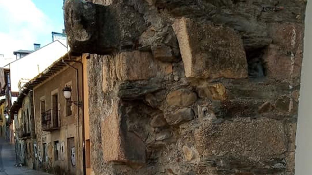 Imagen de parte de la muralla antigua de la ciudad.