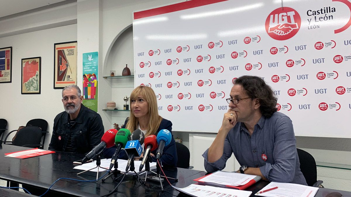 Manuel Rey, Cristina Espinosa y Miguel Ángel Sánchez en la rueda de prensa. | L.N.C.