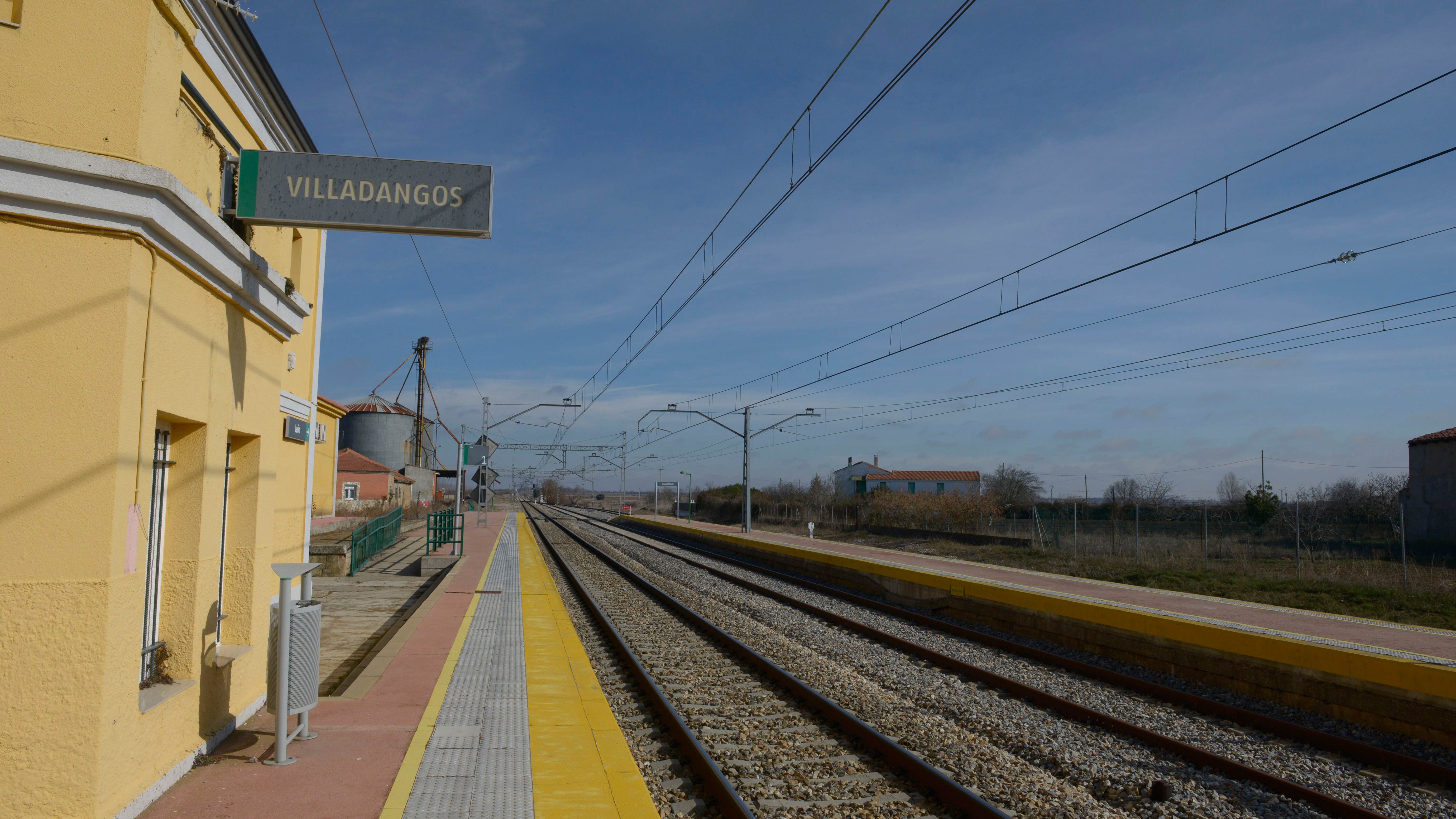 Se construirá un ramal ferroviario que conecte la línea de ferrocarril León-A Coruña con el Polígono Industrial de Villadangos del Páramo. | MAURICIO PEÑA