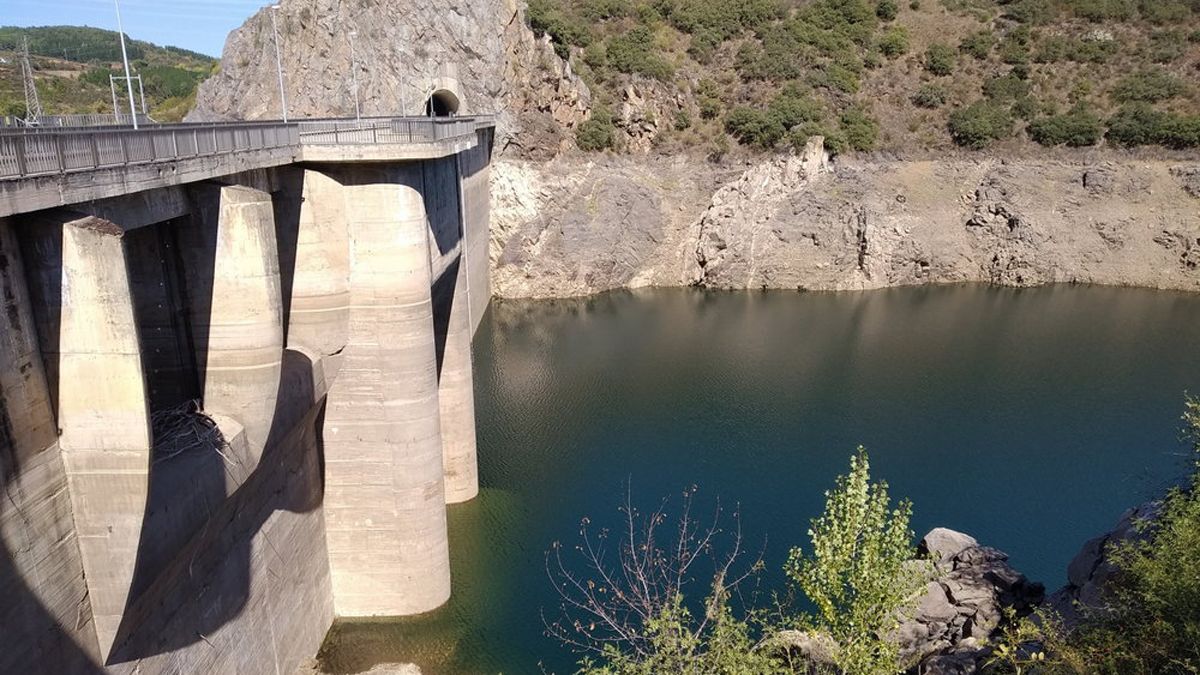 Imágenes del embalse de Bárcena. | B.A.L.