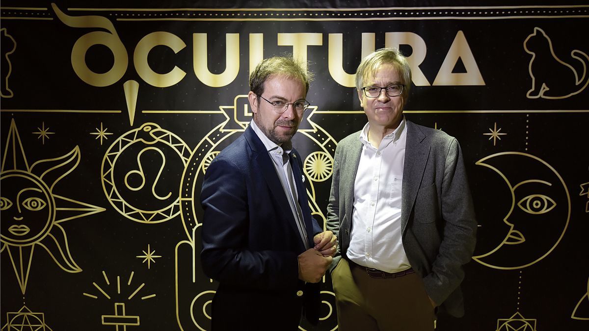 Javier Sierra acompañó a Guillermo Solana, director del Museo Thyssen-Bornemisza. | SAÚL ARÉN
